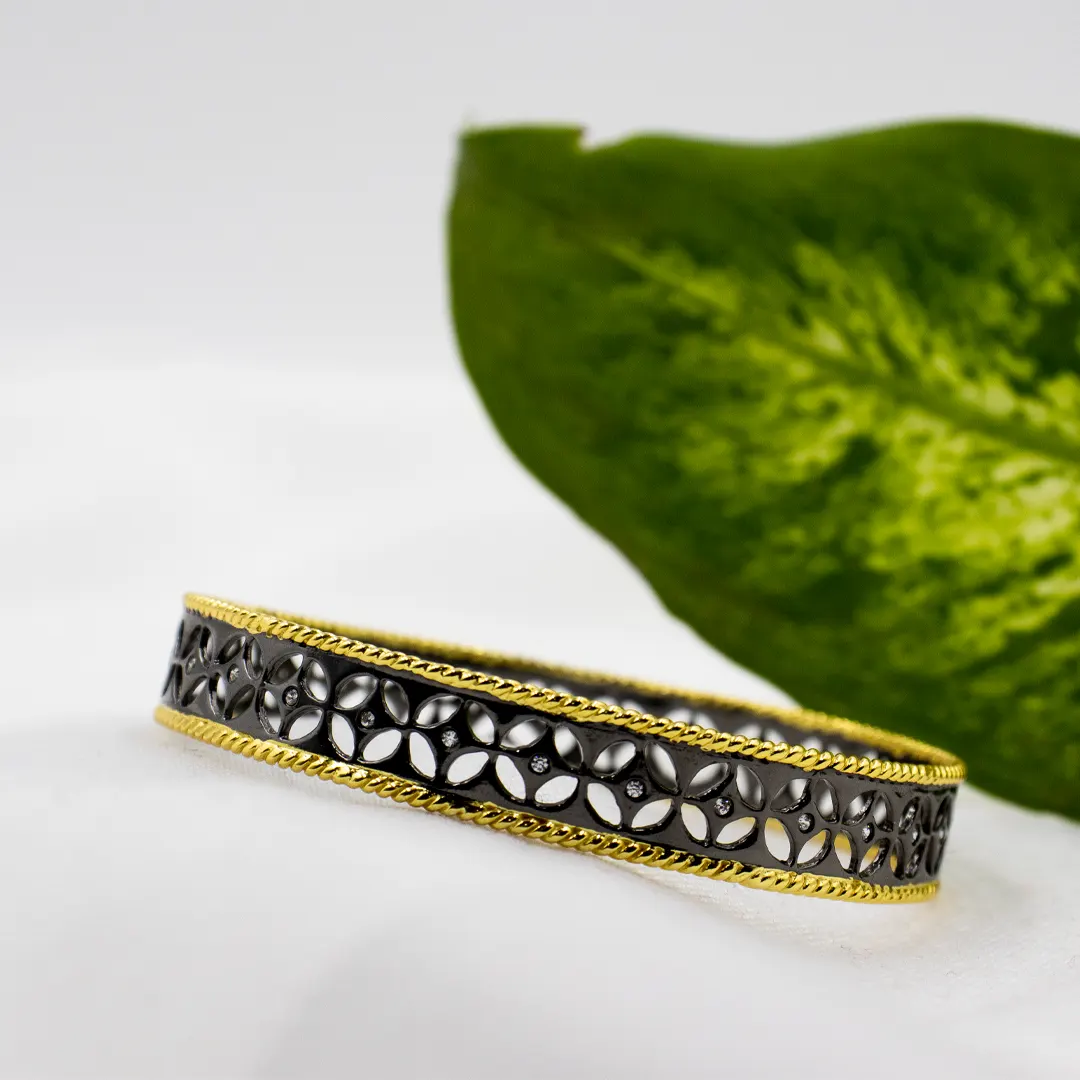 Aaranya Filigree Bangle
