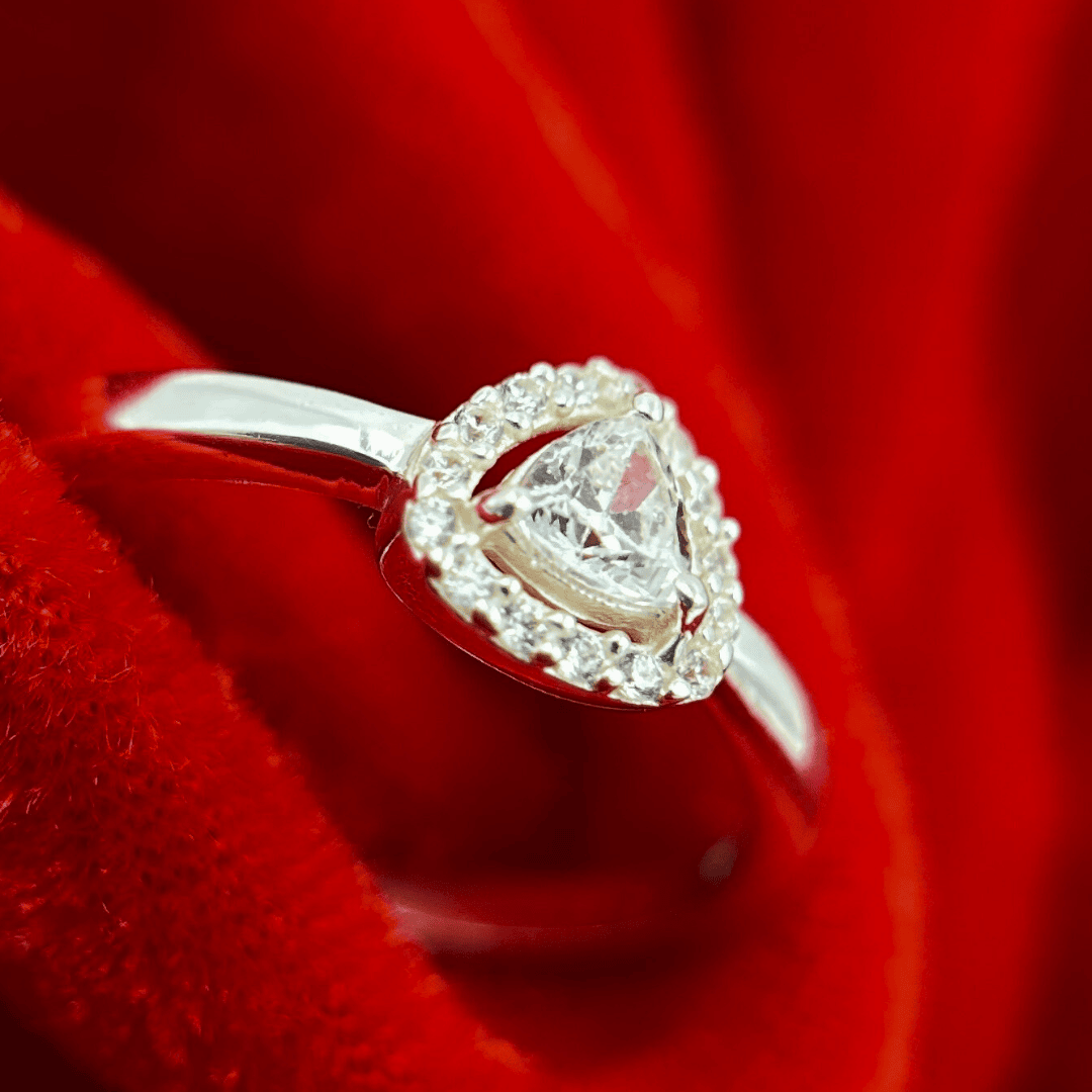 Trillion Touch – Trillion-cut CZ with round sparkles.