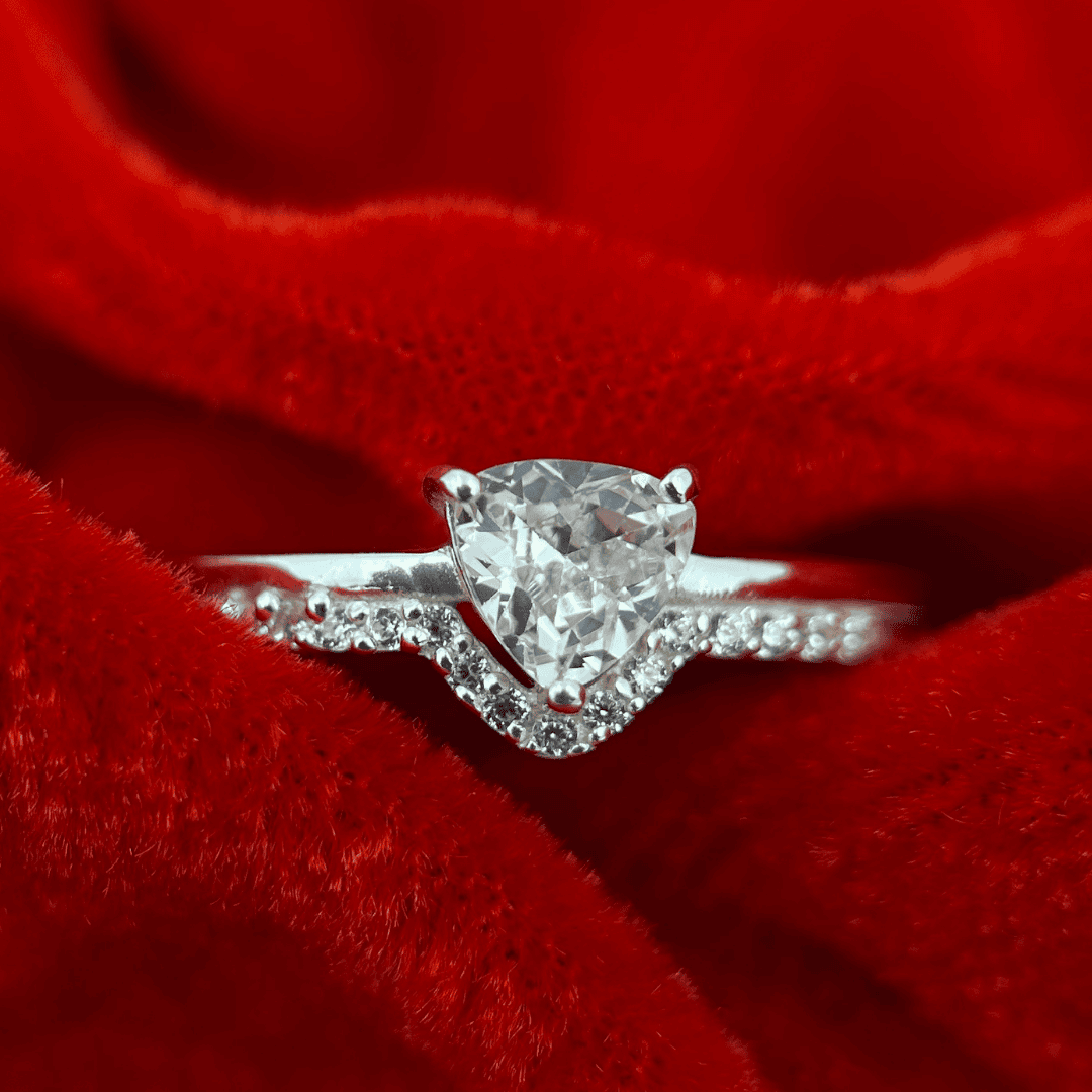 Star Trillion – Trillion-cut CZ with round halo.