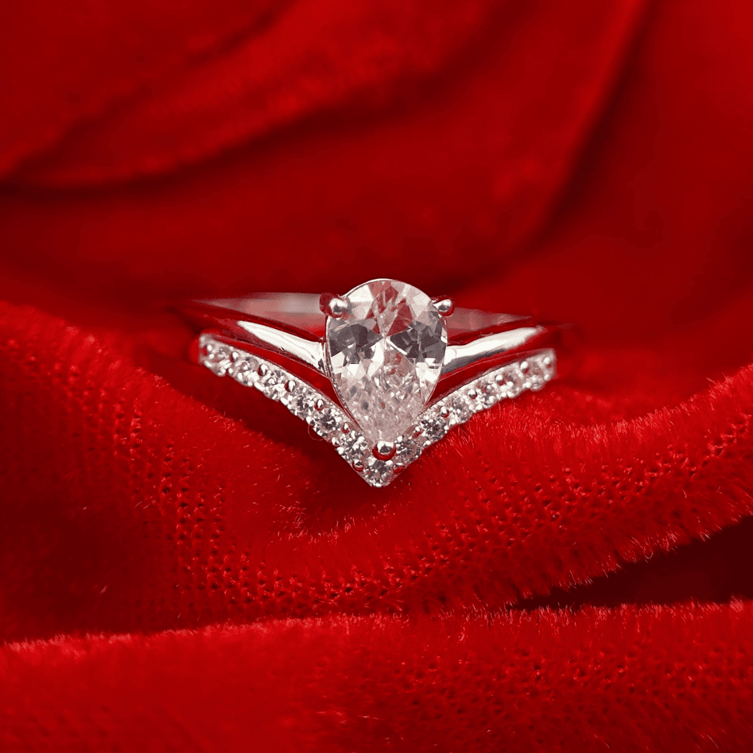Pear Radiance – Pear-cut CZ with side stones.