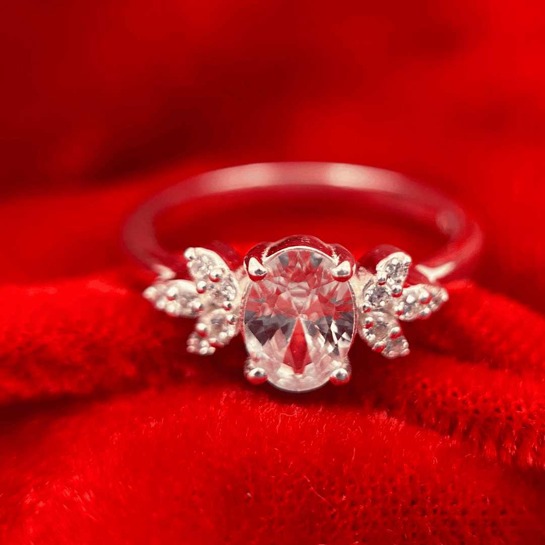 Oval Embrace – Oval CZ with round brilliance.